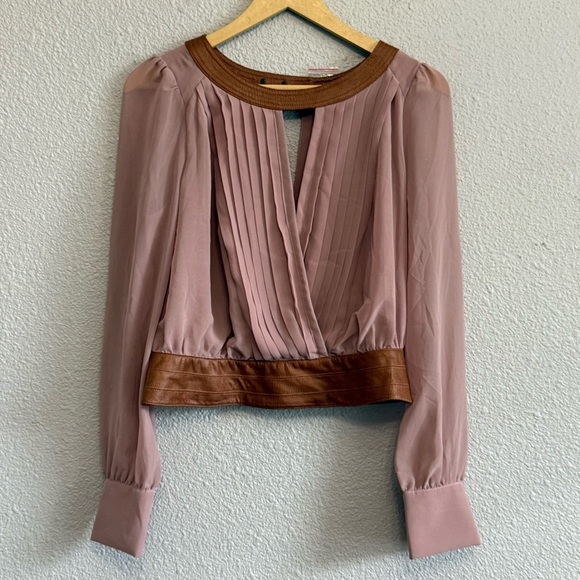Double zero‎ Faux Leather & Chiffon Blouse NWOT Size Large - Picture 1 of 4